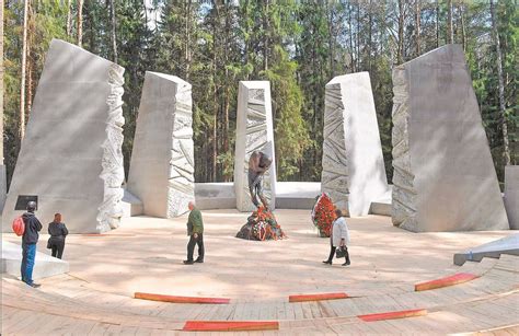 Жестокий расстрел в Катыни