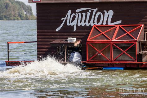 Необычный объект на воде