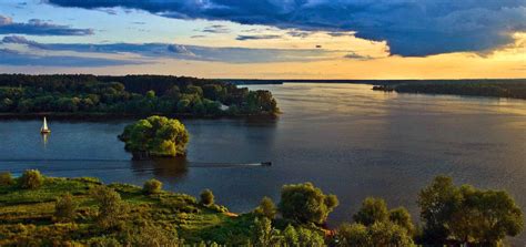 Особенности местности вокруг водоема