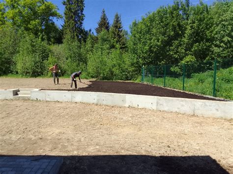 Подготовка влажного и плодородного грунта