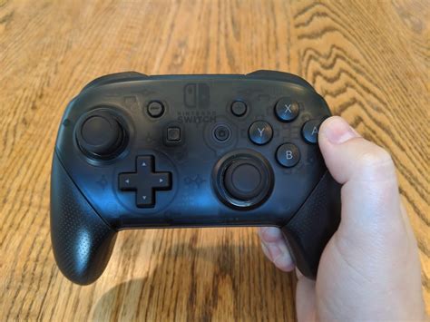 Подключите Pro Controller к Nintendo Switch